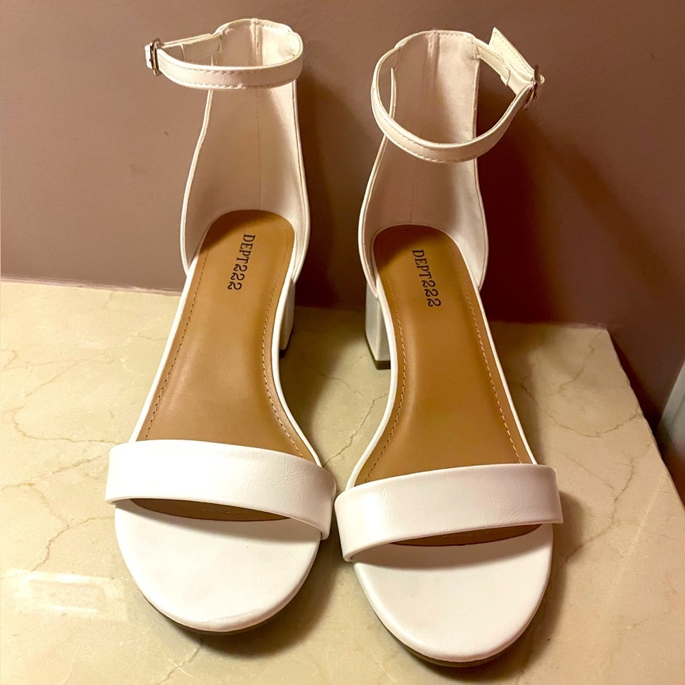 Dept 222 white high heels. Size: 10. Excellent condition!